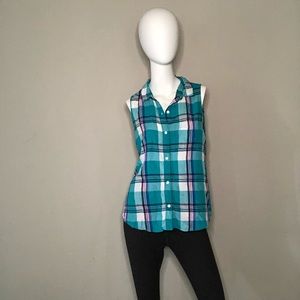 2/$5 ⚡️ Plaid Sleeveless Button Down